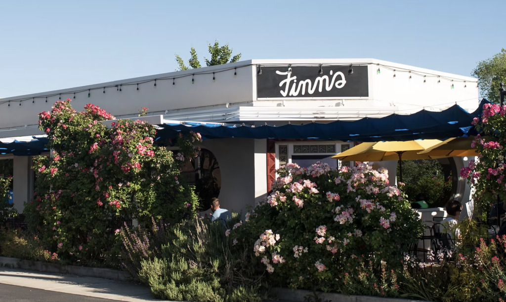 Finns-Cafe-2.png