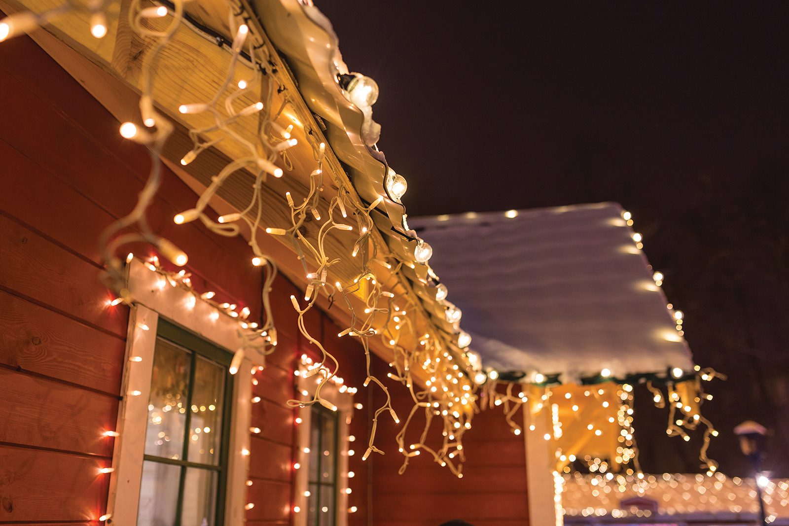 Christmas-house-lights_168448027