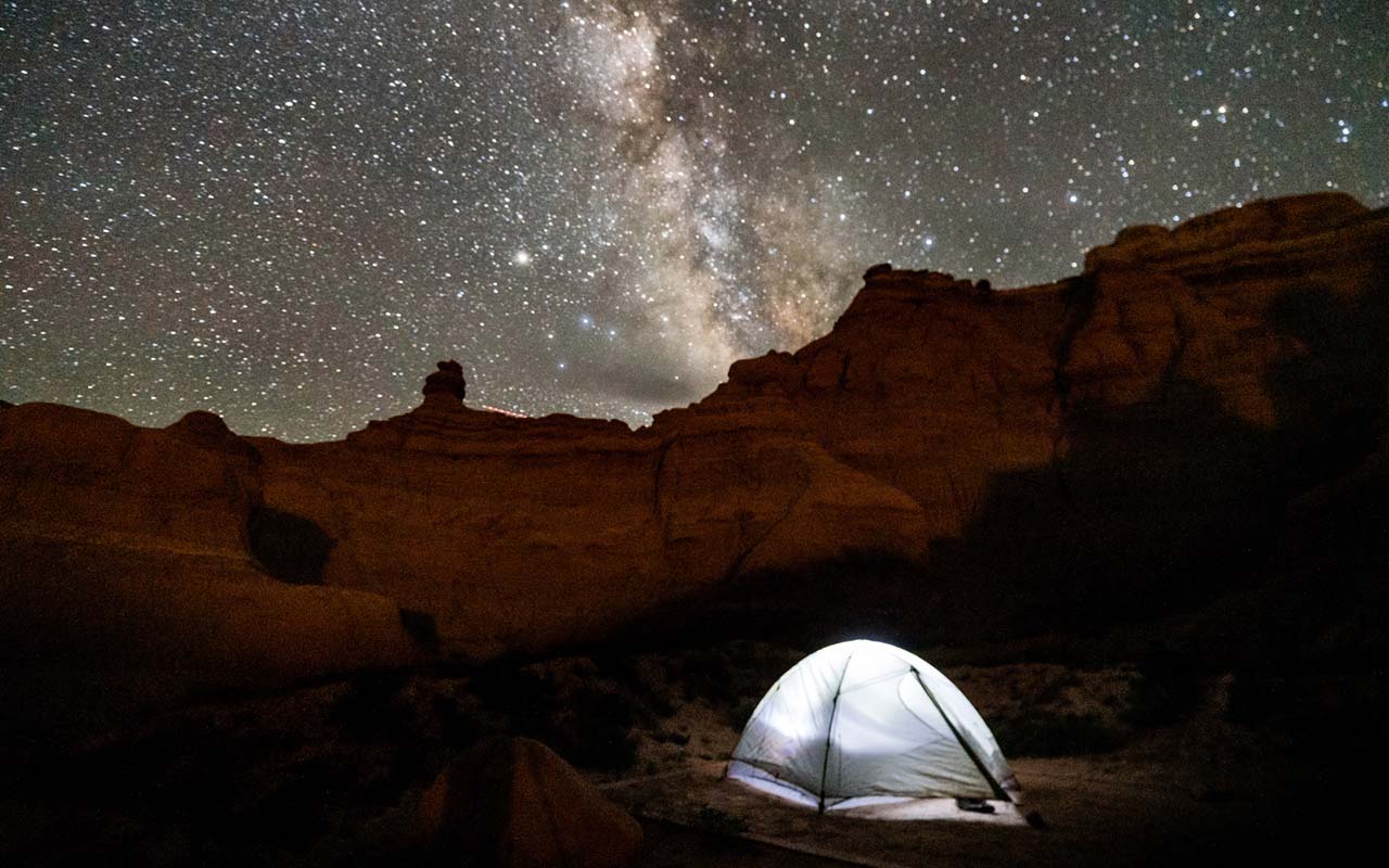 GoblinValley_UOT-VisitUtah-Photog-HiRez-AustenDiamondPhotography-194_Medium