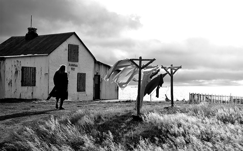 Jason-Momoa-Walking-Away-Iceland