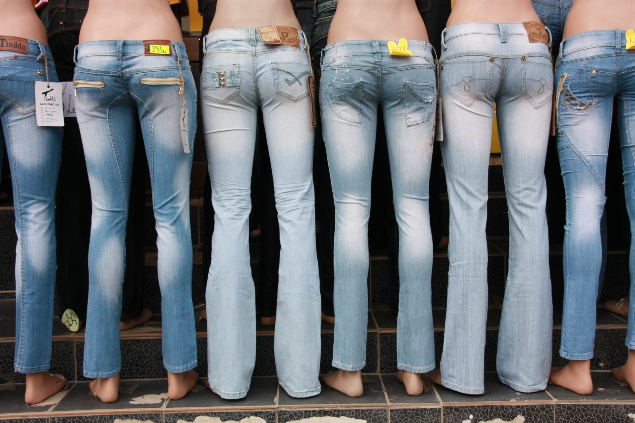 Mannequin_with_jeans-scaled