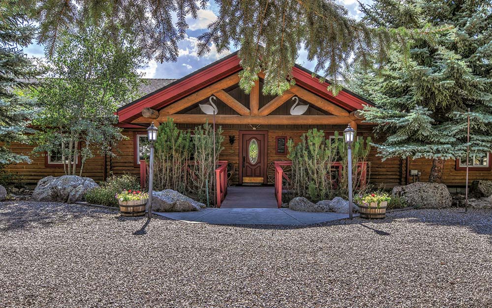 River-Retreat-Lodge-Front