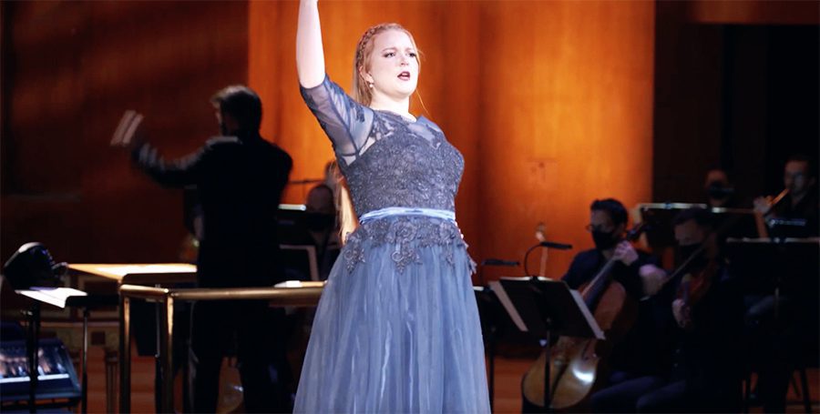 Utah_opera_singer_wide