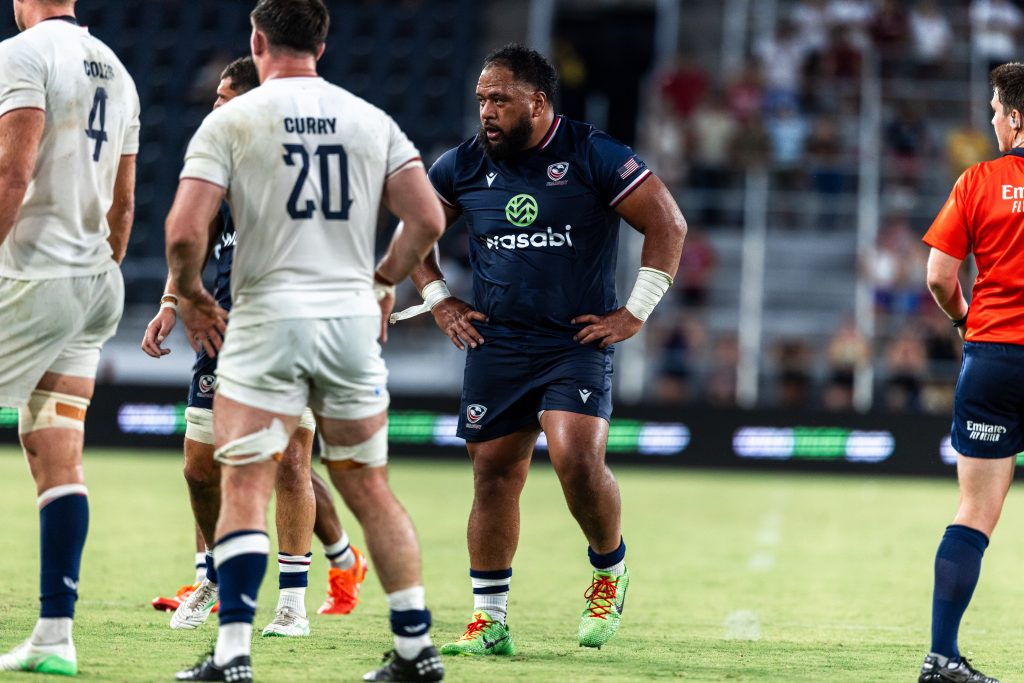 Tonga Kofu in a rugby match against England.