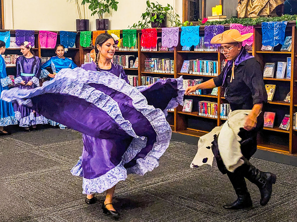Dancers, Las Posadas, Ballet Folklorico Nuevas